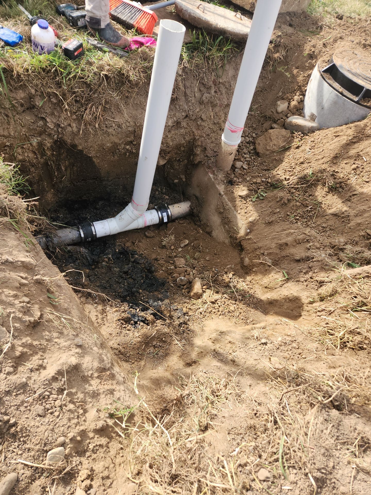 Drain repair on Septic tank Bridge pa - outlet